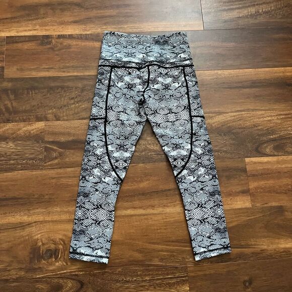 Zyia light n tight snake skin leggings size 0 - Picture 4 of 4